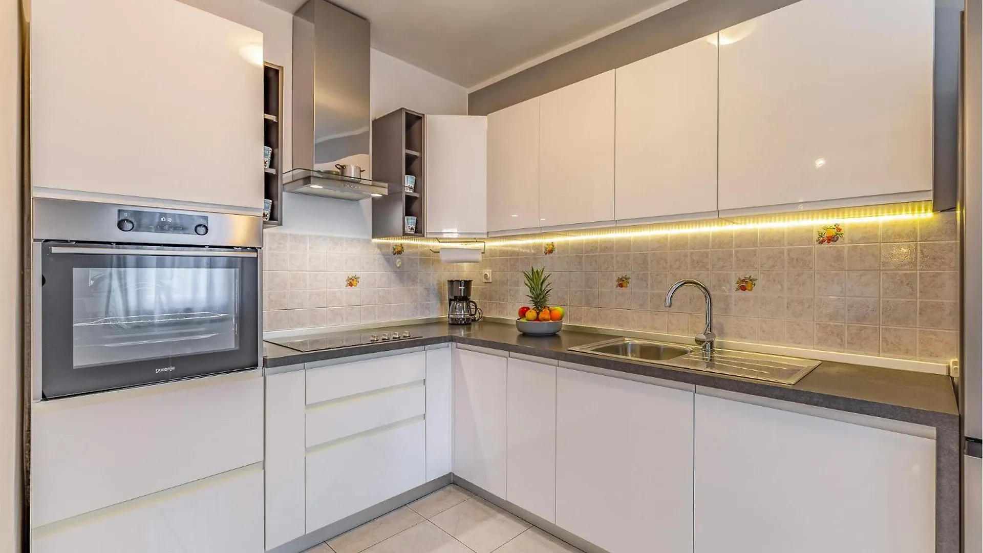Cozy Apartment In Fazana With Kitchen